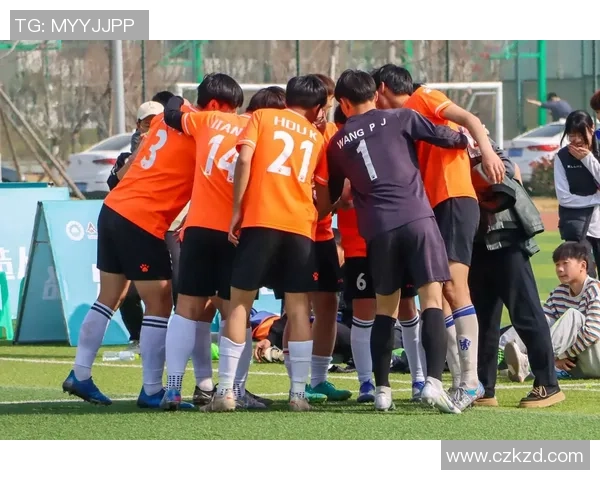 足球球星兼DJ跨界之路探索揭秘从绿茵场到音乐舞台的完美转型